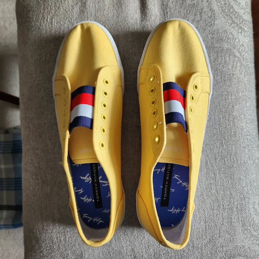 Tommy Hilfiger Slip-on Sneakers Size 10 Medium