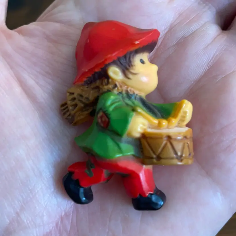035 Hallmark 1970s Little Drummer Boy Brooch