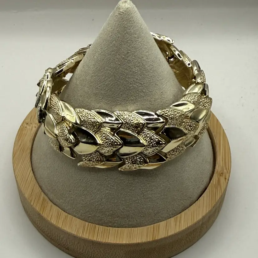 Vintage Gold Link-Style Women’s Bracelet - Elegant Textured Finish 6.75”