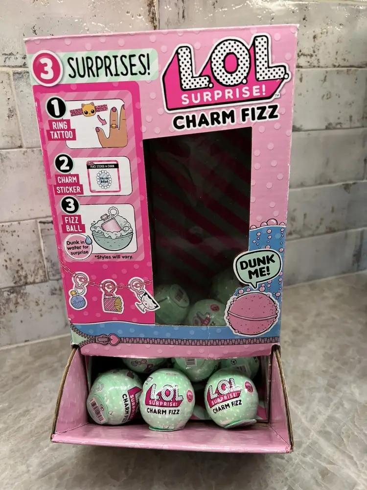 New L.O.L. Surprise! Charm Fizz Mystery Ball Green SERIES #2 NEW 2 BALLS
