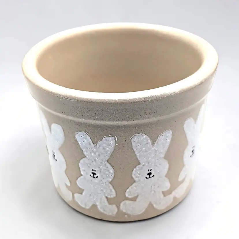 Robinson Ransbottom Pottery RRP Crock Hand Painted Bunny Rabbits w/ Carrots 1 pt
