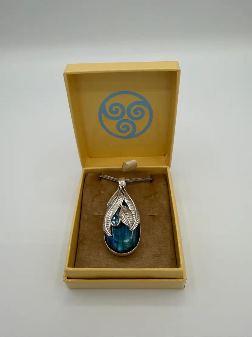 925 Sajen Labradorite And Blue Topaz Pendent w/ 20” Chain