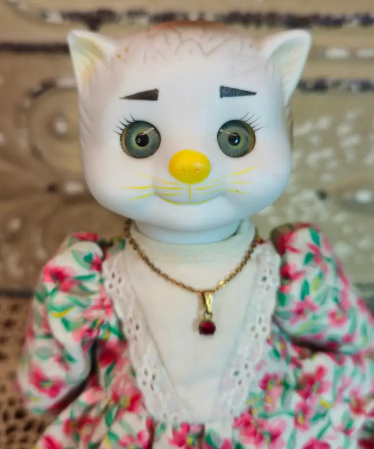 Goebel 1993 Dolly Dingle Dolls by Bette Ball Porcelain Sapphire Jewel w/ Stand