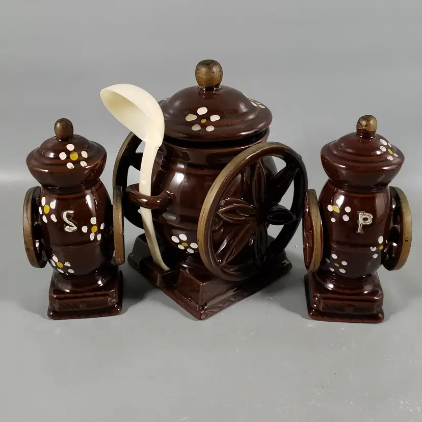 Vintage DAVAR Japan REDWARE Western Wagon Wheel Daisies SHAKERS COFFEE JAR SET