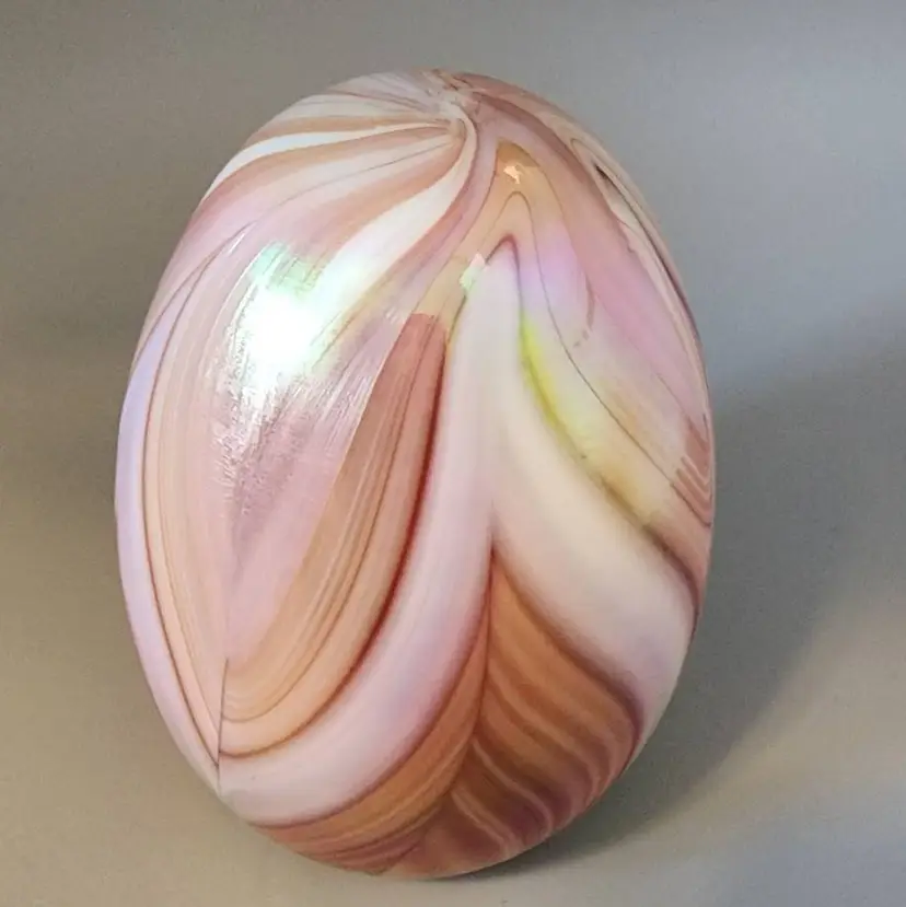 Gibson Art Glass Pulled Feather Egg Shaped Paperweight in Hues of Pink 1987