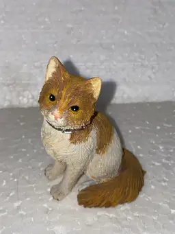 Vintage Resin Cat Figurine As Pictured All Average 3.5-4" In Length