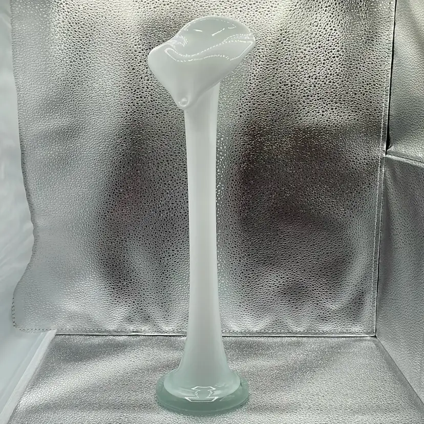 #525 White Art Glass Jack In The Pulpit Base 15.75” Tall