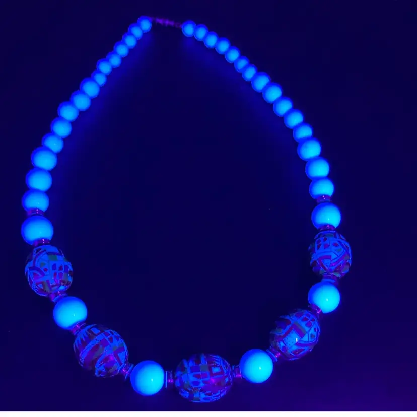 UV Reactive Necklace 20” Long 😎