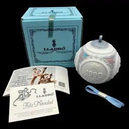 Lladro 1990 Annual Christmas Ball Ornament, Retired 5730 Original Box