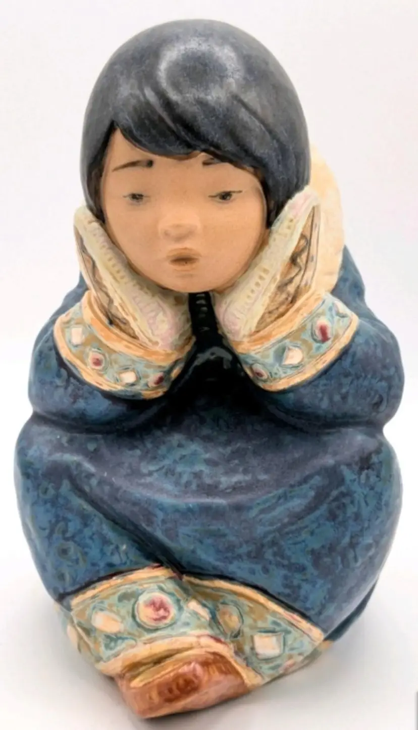 Gorgeous Vintage 1983 Daisa LLADRÓ Spain Pensive Inuit Girl