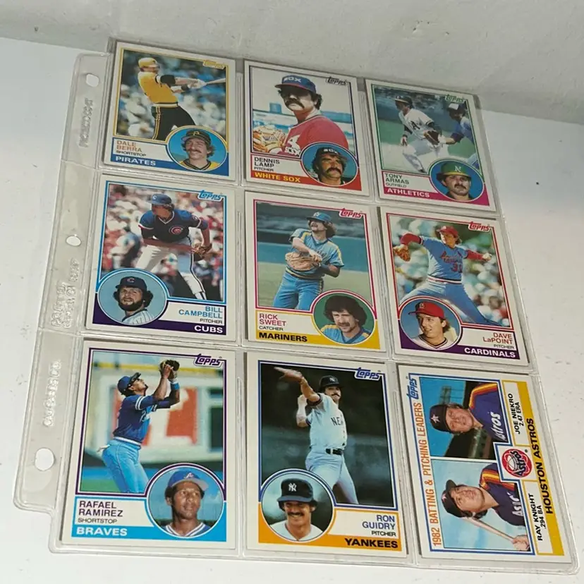 A lot of 18 baseball cards