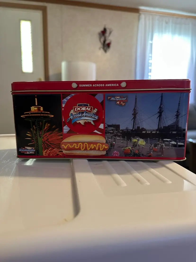 Metal collectible tin from Doral
Cigarettes 'Summer Across America' promotional series.