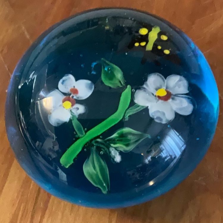 “Glows Green”UV Reactive Paperweight Blue w/ Butterfly & Flowers 2.75”