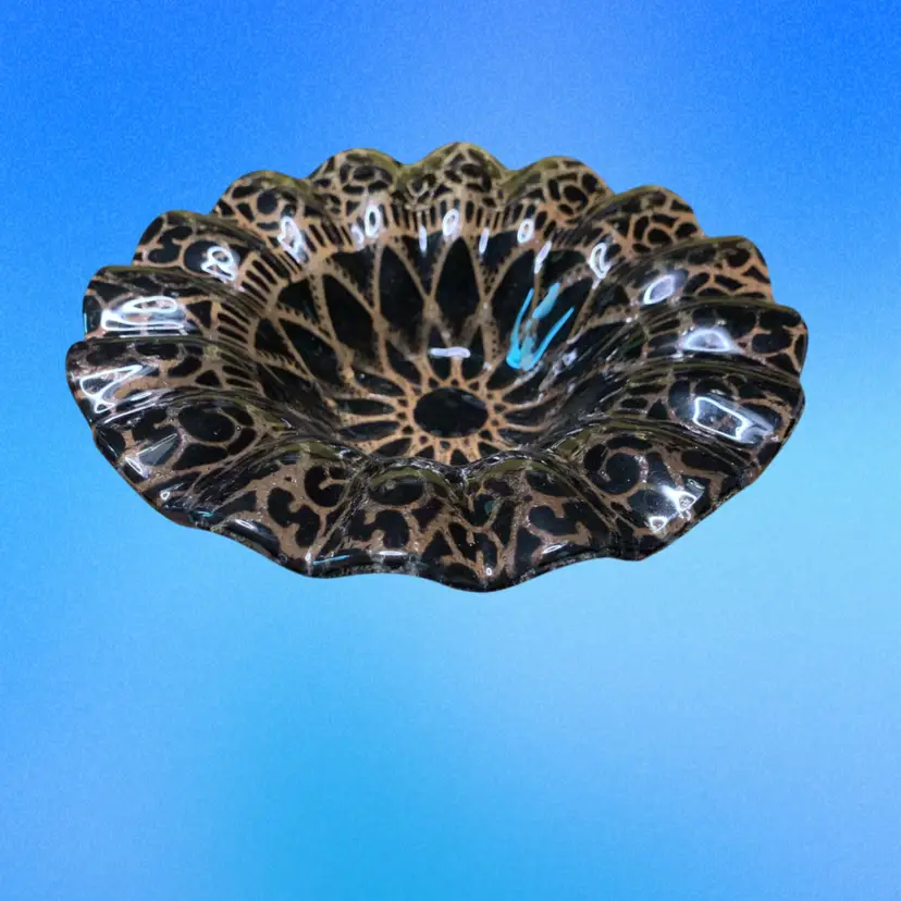 18. Vintage Sydenstricker black and clear handcrafted plate