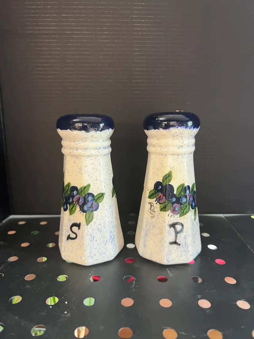 Salt and pepper shaker vintage blueberry spongeware pottery