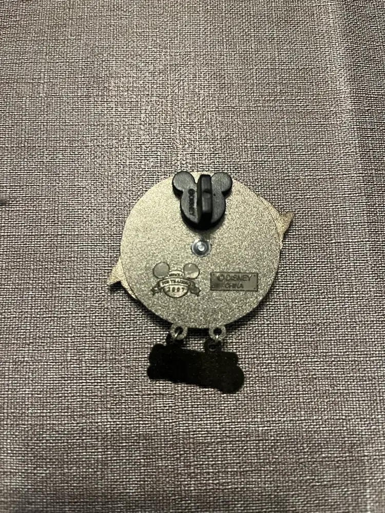 Disney Pirates Of The Caribbean Koi Fish  Spinner 2007 Dangler Pin