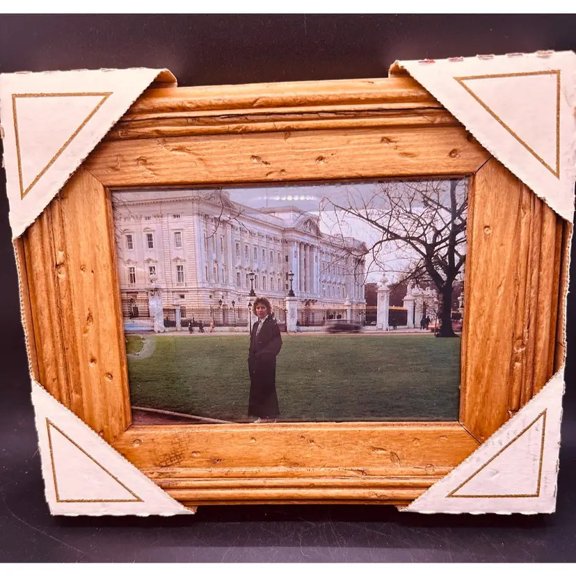 14. Solid Wood 5 x 7 picture frame