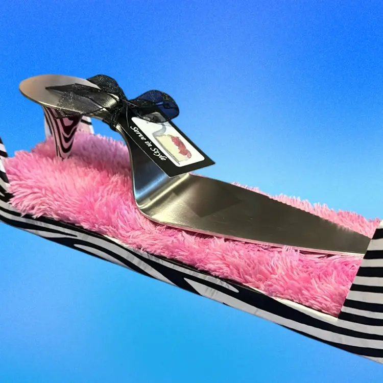High Heel Cake Server With Removable Magnetic Heel