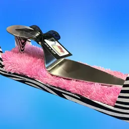 High Heel Cake Server With Removable Magnetic Heel