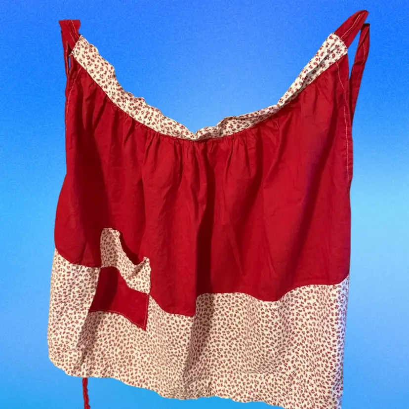 #02 - Aprons Half Size Vintage Handmade Valentine
