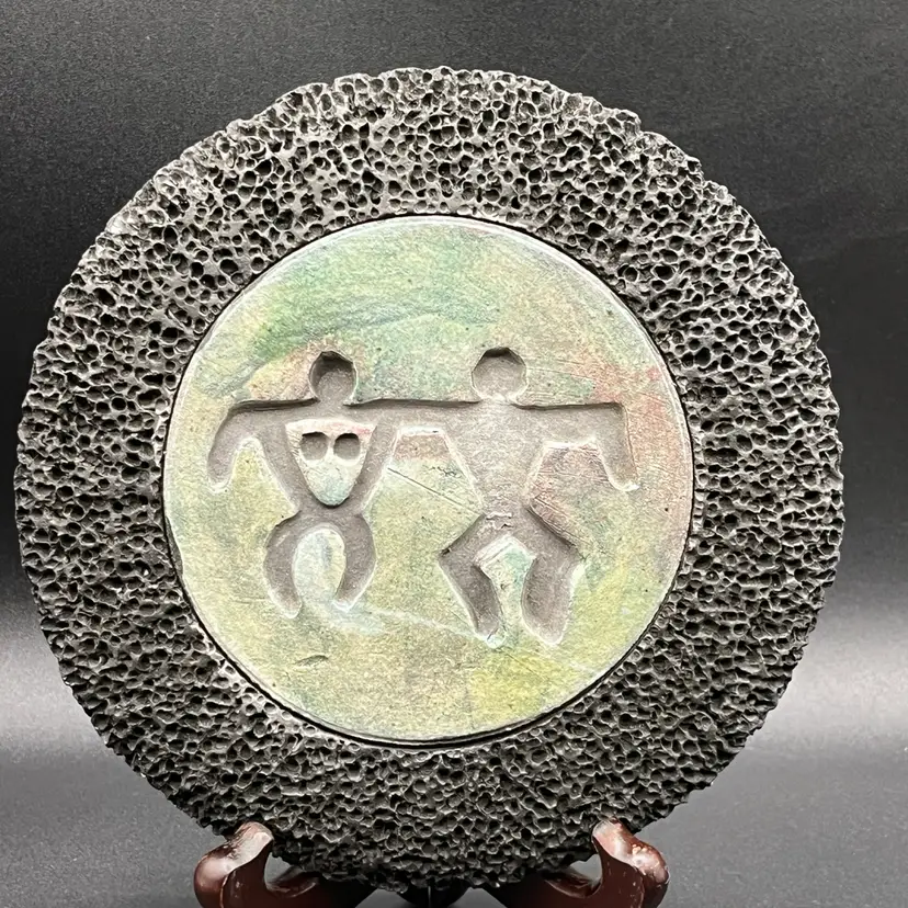 #10 Signed Ben Diller Raku Pottery Large Decorative Coaster Maui Lava Rock Border & Petroglyph Lovers Design 6.5”