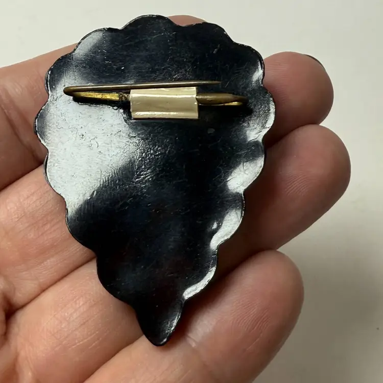 Early Plastic Black & White Cameo Style Brooch