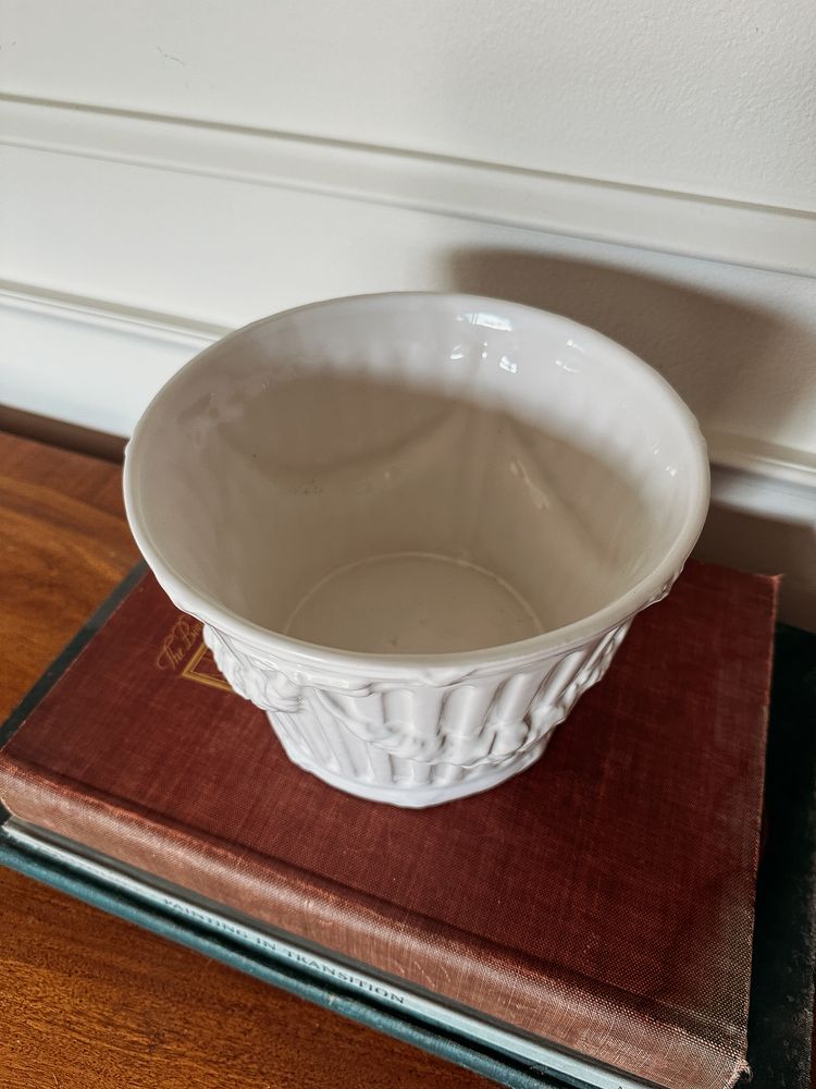 White Planter with Boughs and Bows - made in Portugal