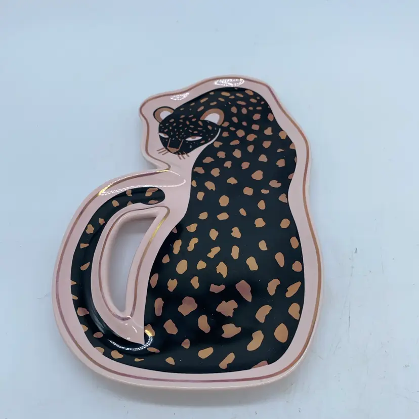 #4223 A modern Pink ceramic jewelry Trinket dish shaped like a stylized leopard. 6.5” x 4”