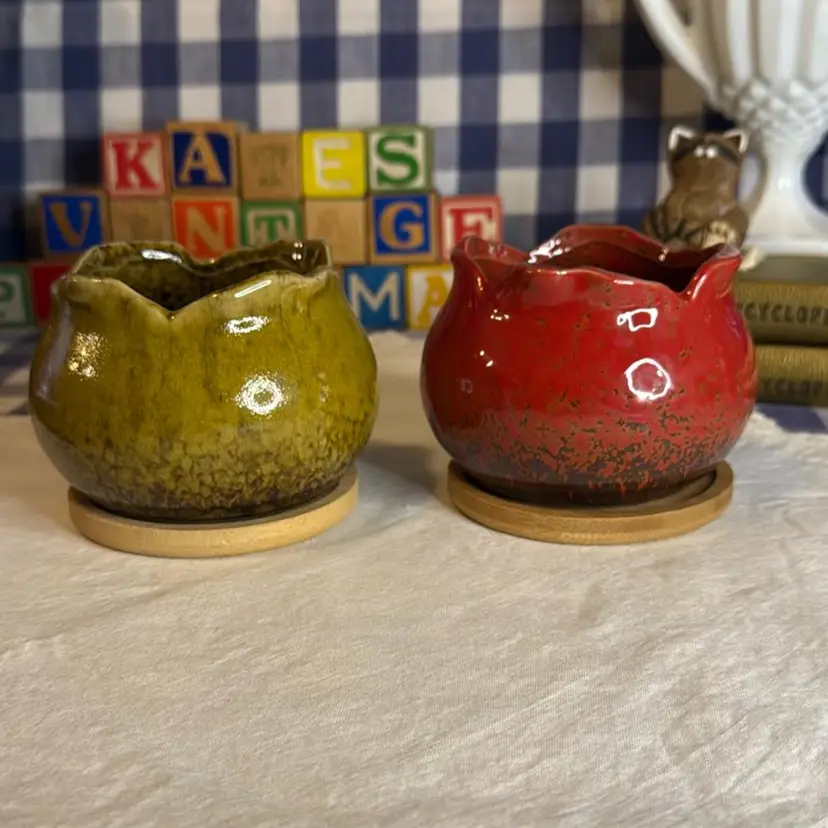 Set of 2 Contemporary Red & Green Planters with Bamboo Bases