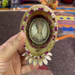 #01 - Portrait Egg Ornament