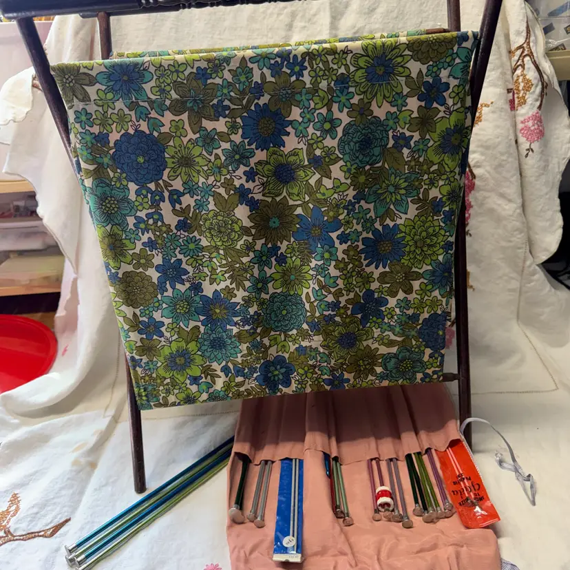 Vtg Wood Framed Fabric Sewing/magazine Caddy W Numerous Knitting Needles 20”
