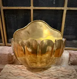 VINTAGE BRASS WALL POCKET PLANTER – SCALLOPED DESIGN