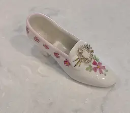 SHOE Collectors! Vintage, Irish Dresden, porcelain, “Pink Lady” shoe with Cinderella heel! “Spaghetti” detail on little wreath design!