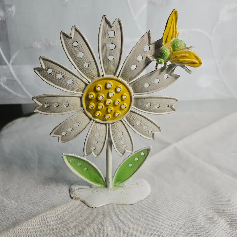 Vintage Daisy Bee Flower Earring Holder 1970s Spring