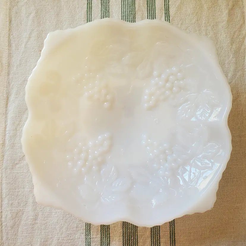 Anchor Hocking Milk Glass Grape Motif Pedestal Fruit Bowl Dish