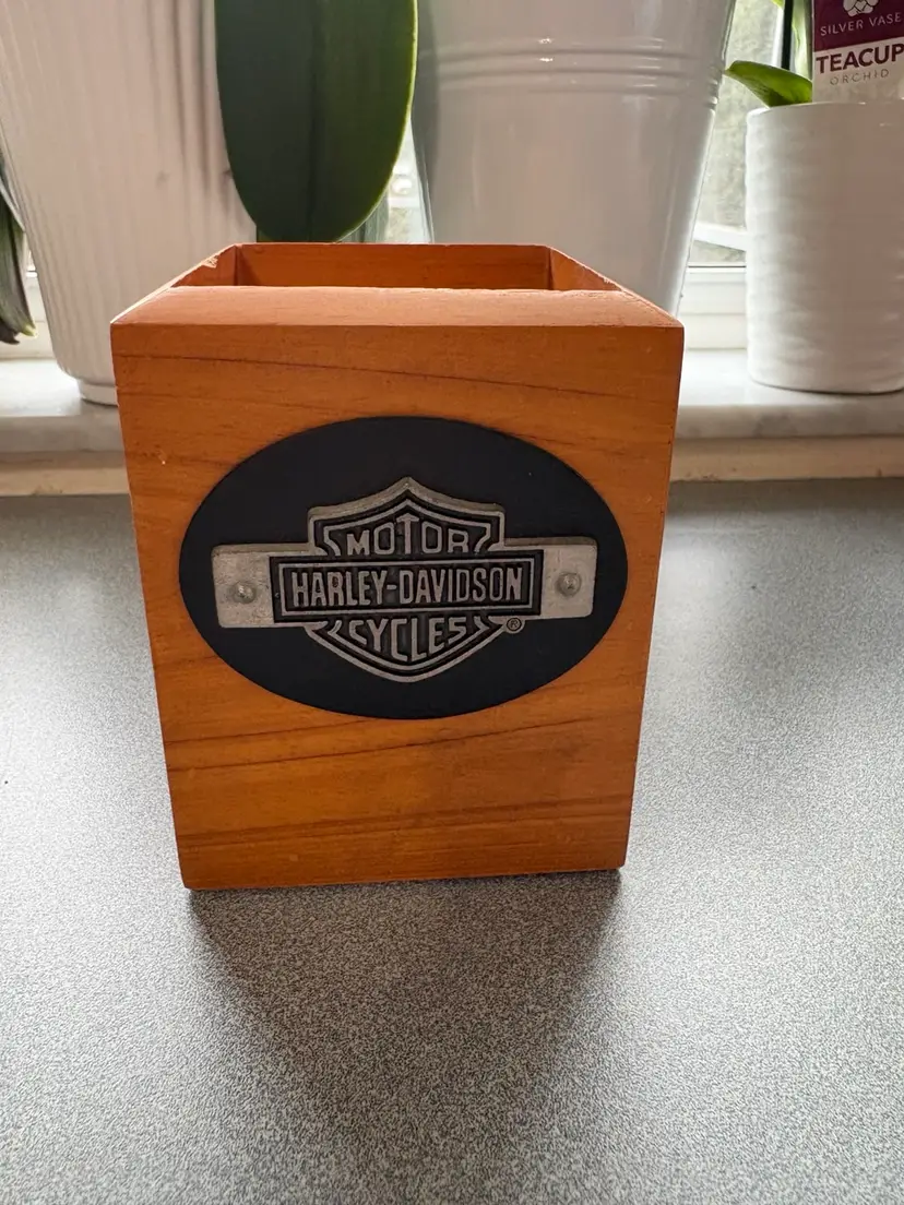065. Harley Davidson Pen Holder