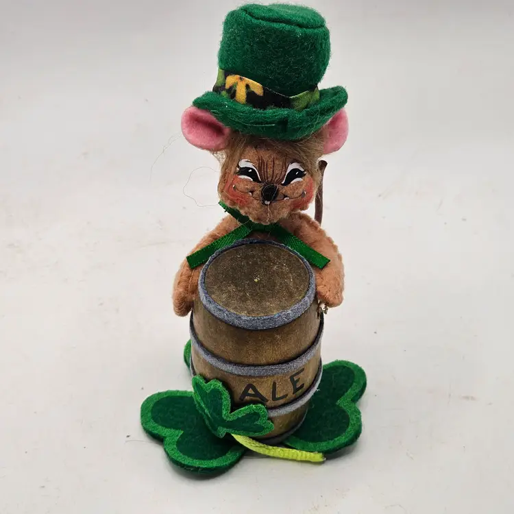 Analee Irish ale mouse Figurine 4" St Patrick's Day shamrock 2017