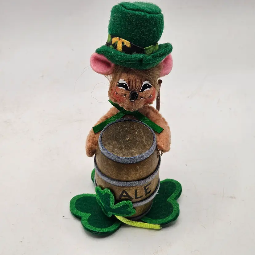 Analee Irish ale mouse Figurine 4" St Patrick's Day shamrock 2017
