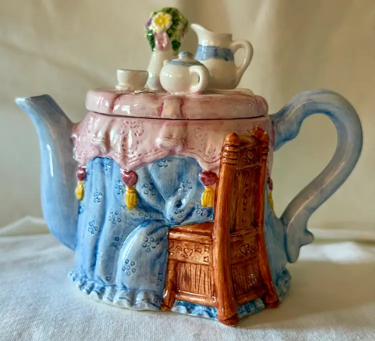 Vintage Cardinal Inc High Tea Party Table Setting Ceramic Decorative Teapot, 3.5” Tall 1997