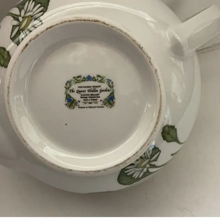 Daisy Teapot -The Queen’s Hidden Garden By David Bellamy