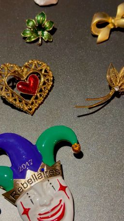 Big Brooch Lot A Vintage to Contempo *WEARABLE*