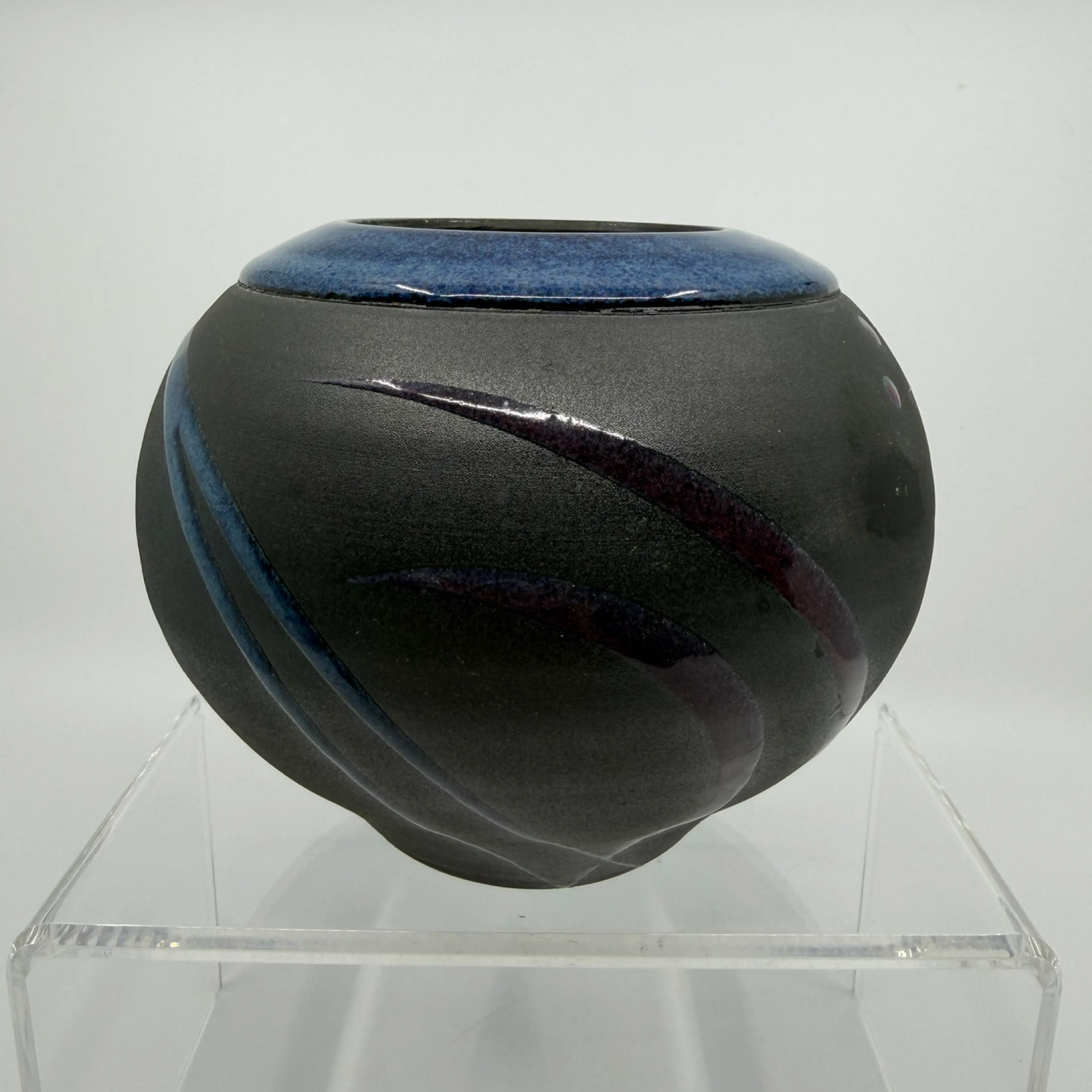 Image 2 of 6