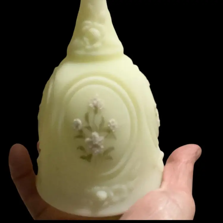 #01 Vintage Fenton Custard Glass Bell . Hand Painted Floral Flower Design , With Artist Signature “ Hand Painted By T. Thomas” Bell Made Of Opaque ~ Off White / Ivory Custard Glass. Get It’s Color From Uranium Oxide. Gives It A Fluorescent Green Under A UV ~ Black Light. As Shown In Pictures. Very Beautiful!!