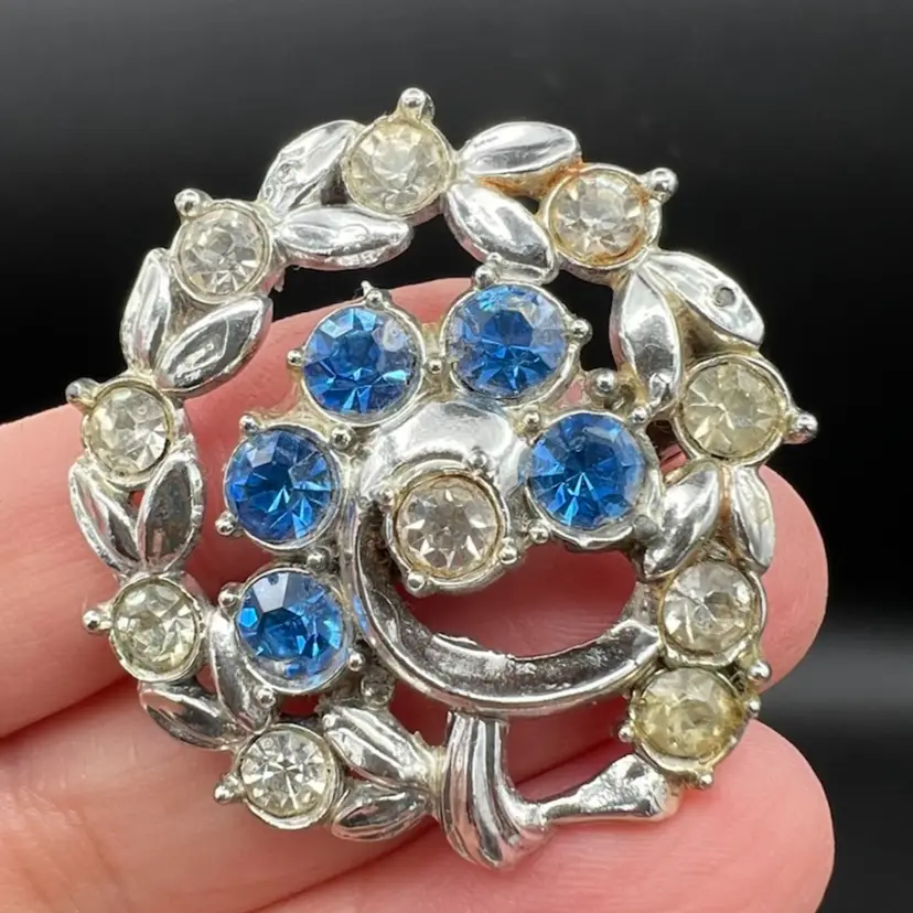 Beautiful Brooch With Blue And Pale Yellow Rhinestones