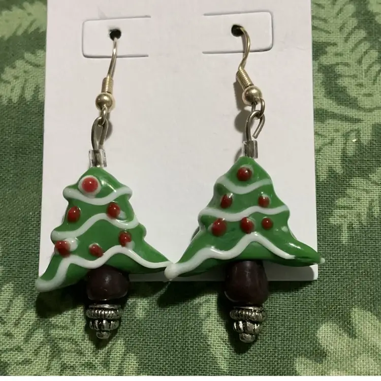 Lot Of Three Gorgeous Christmas / Holiday Pierced Earrings. Glass Artwork Christmas Trees Hook  Dangle Pierced Earrings , White Goldtone Avon Porcelain Bell Dangl Pierced Earrings , Goldtone Star 🌟 Pierced Earrings.