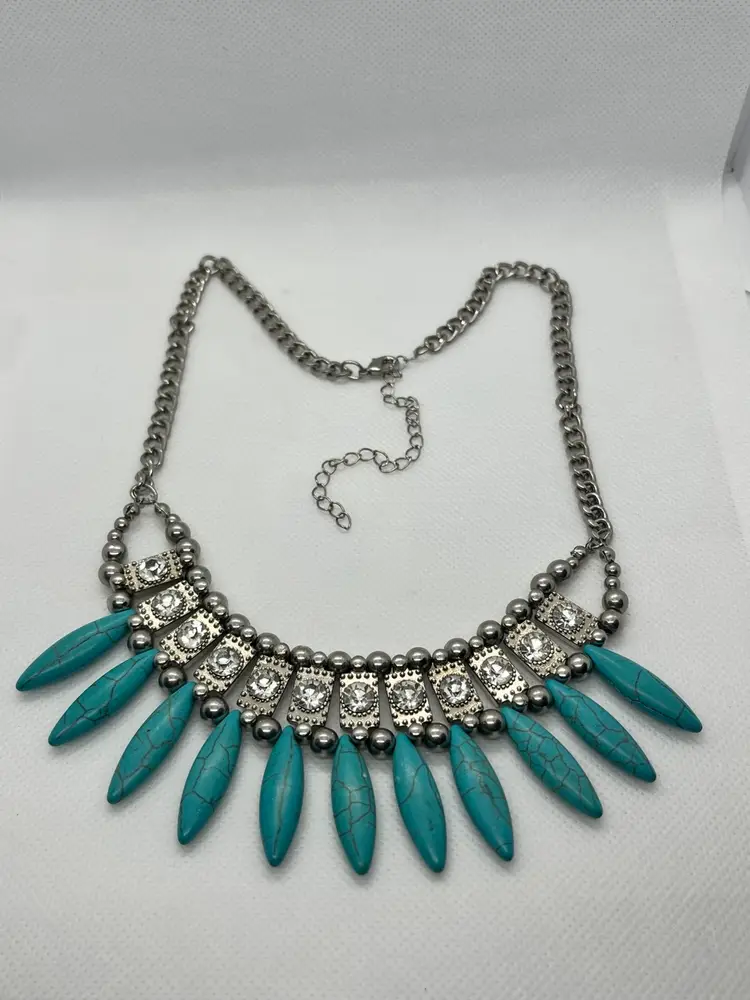 Southwest Style Faux Turquoise Silver Tone Collar Bib Necklace 
