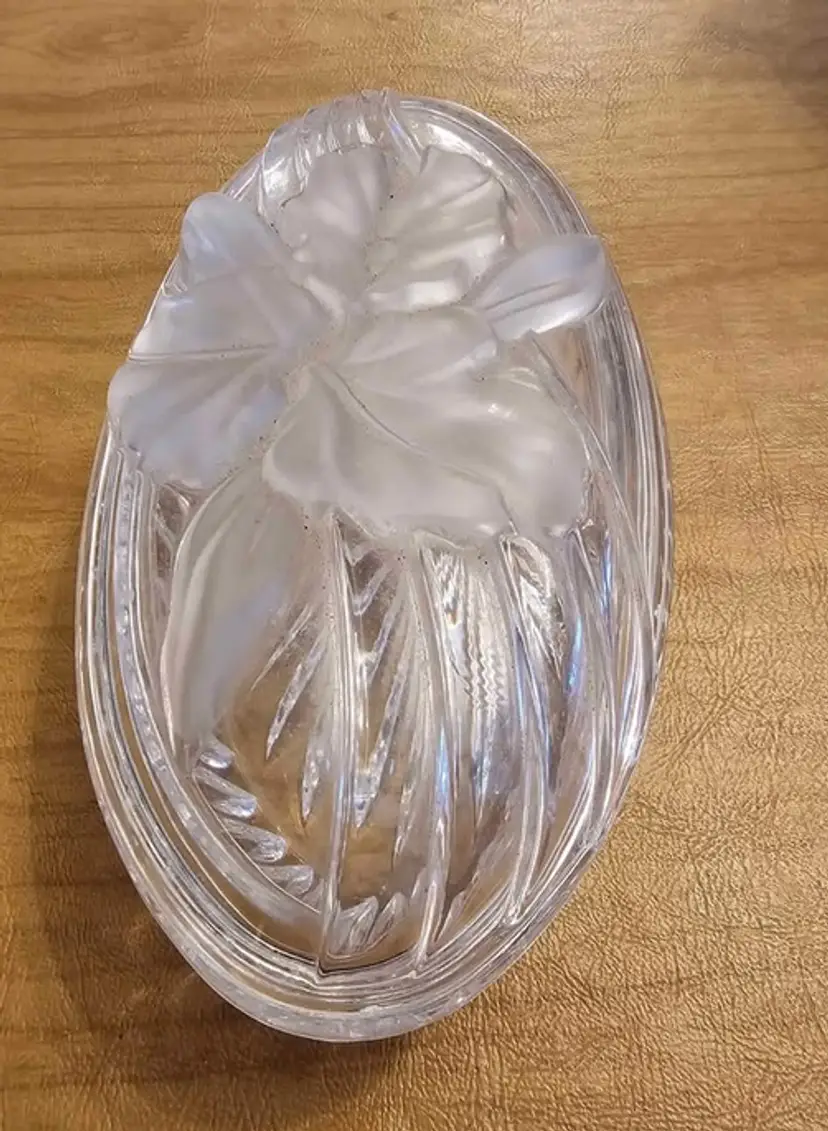 Mikasa Studio Nova covered dish with frosted orchid