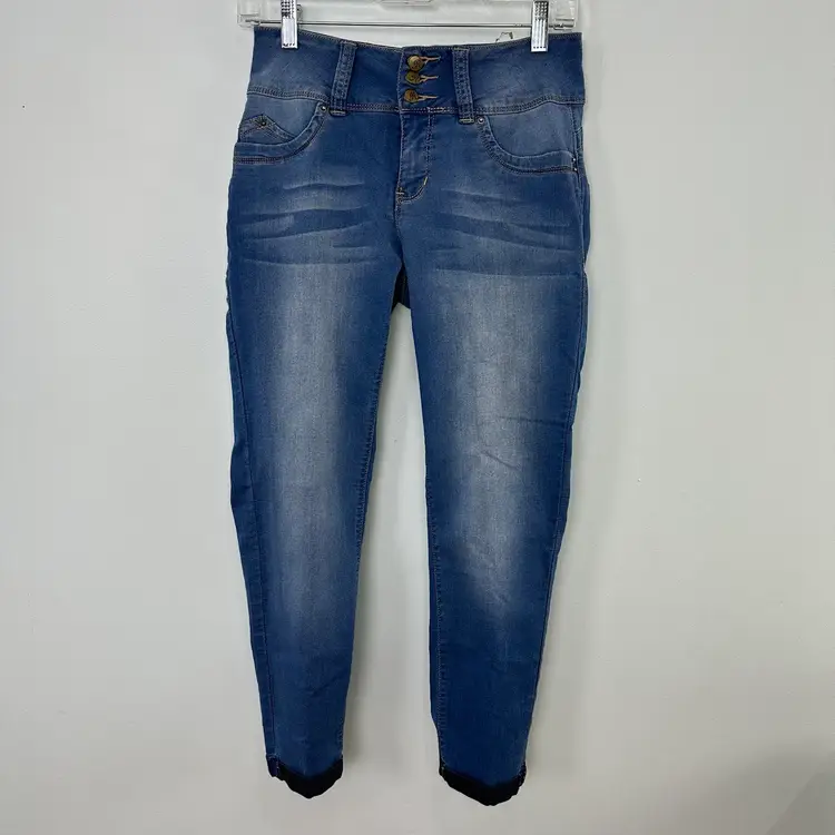 Royalty For Me Wanna Better Butt? Light Wash Cuffed Crop Jegging Size 8 Petite