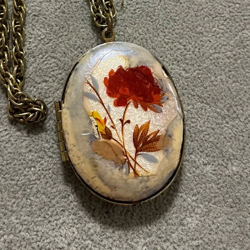 Vintage Gold Tone Locket With Rose Motif