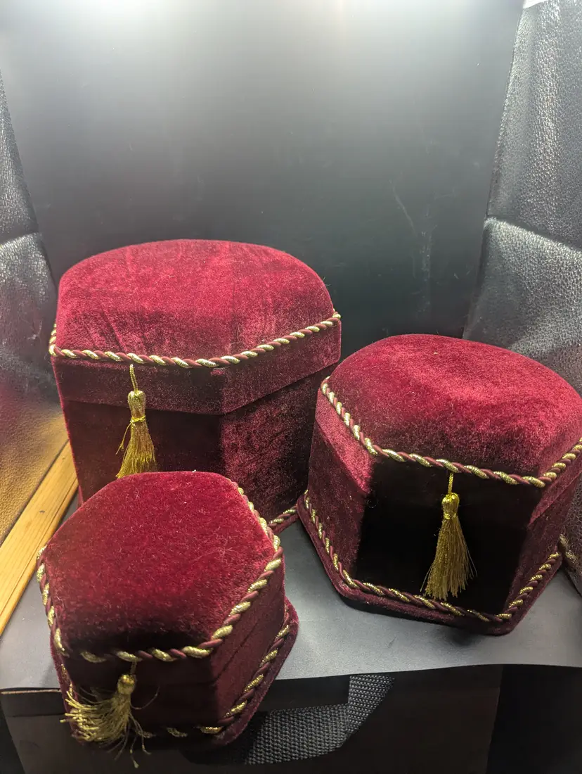Vtg Set Of 3 Lindy Bowman Collect.Red Velvet Nesting Gift Ornament Jewelry Boxes
